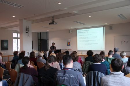 Prof. Dr. Jörg Wittwer beim Vortrag in Offenburg