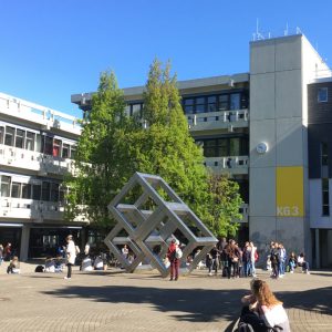 Students in front of the University of Education Freiburg on a sunny day